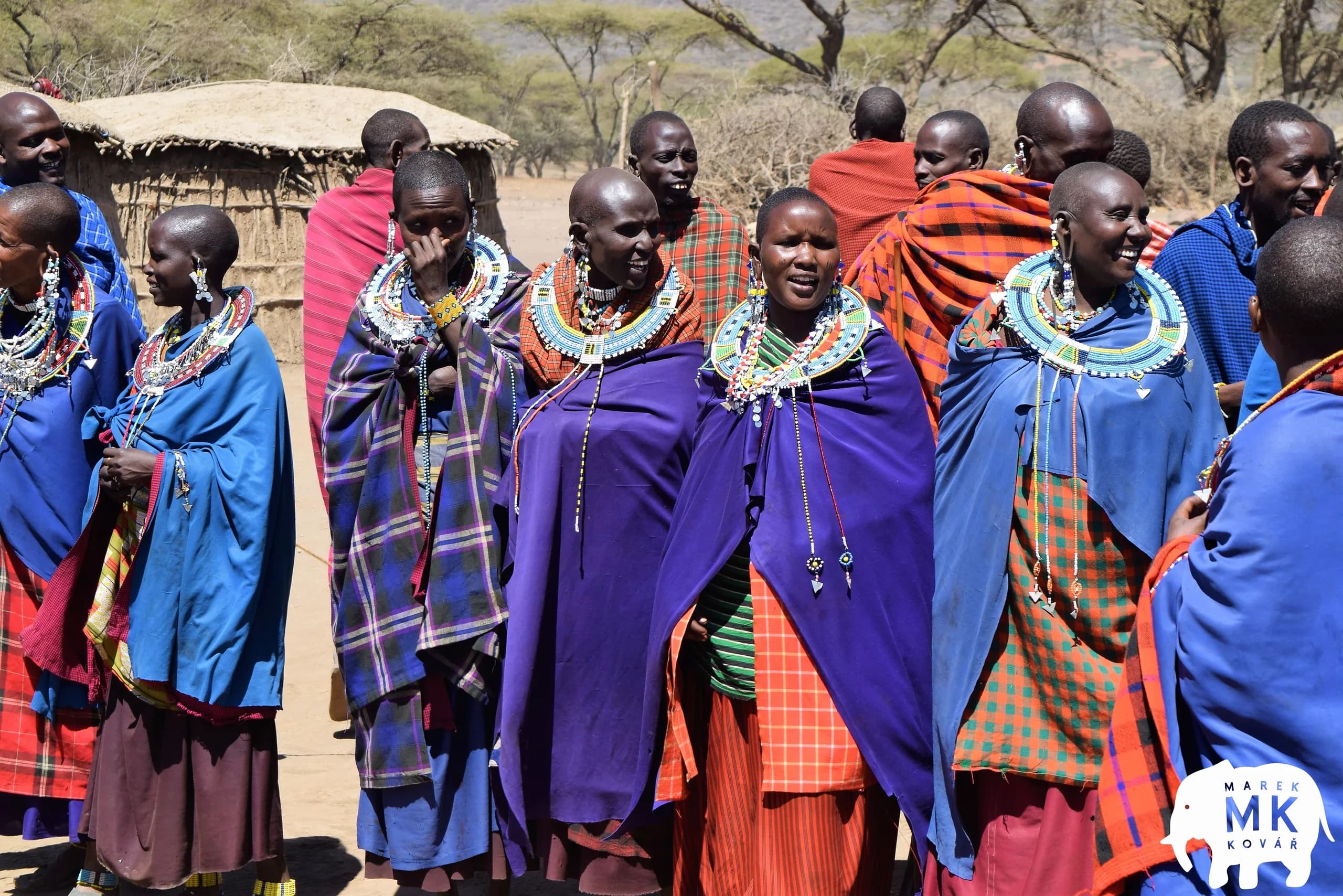 Masajové ve své vesnici, Tanzanie