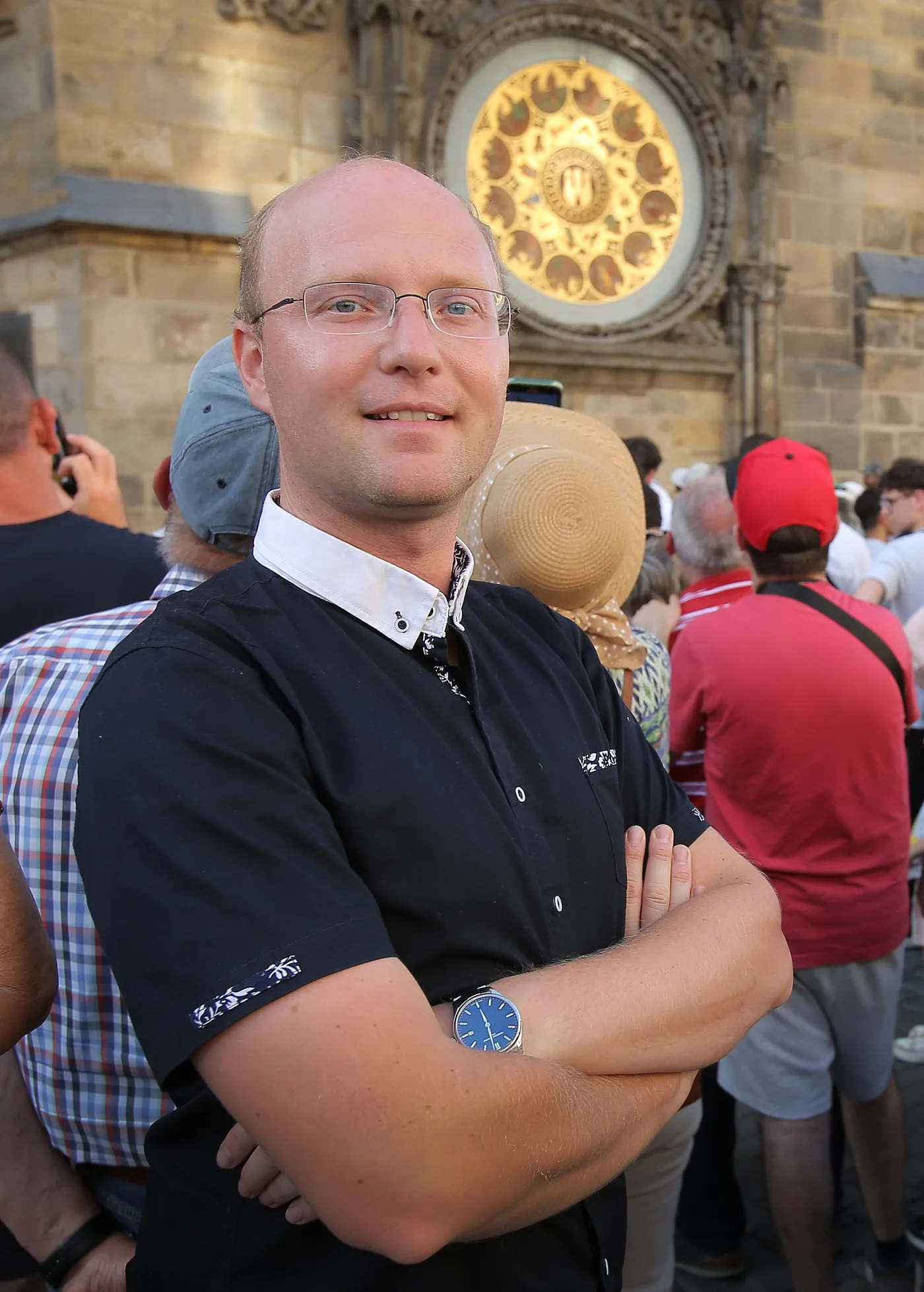 Marek Kovář před pražským orlojem na Staroměstském náměstí